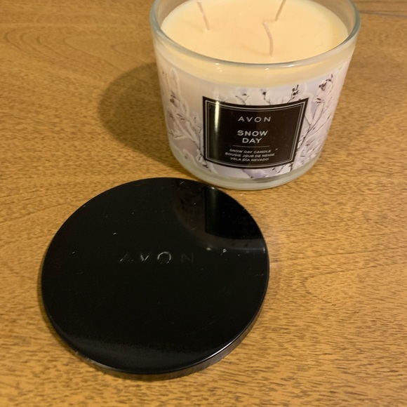 Snow Day 3-Wick Candle, Glass Jar, New In Box - Picture 9 of 12